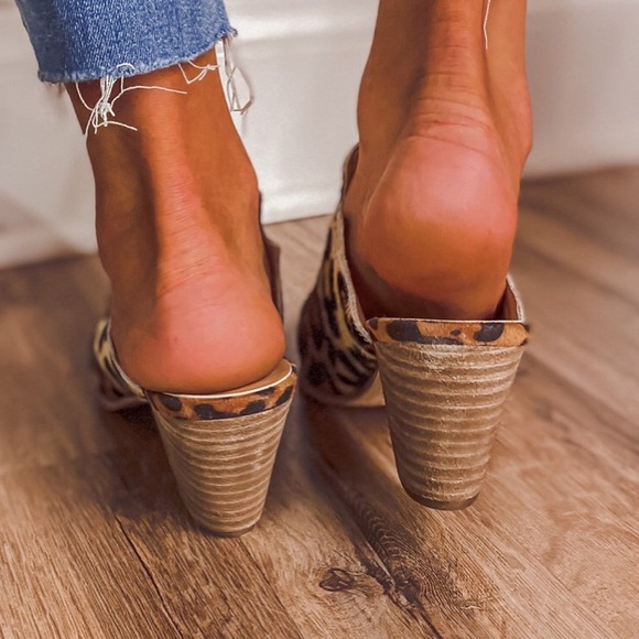 NWT CORKYS “Woodlands” Leopard Suede Mules/Slip ons Booties - Picture 3 of 5